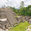 Ruiny majańskiego miasta Caracol w Belize