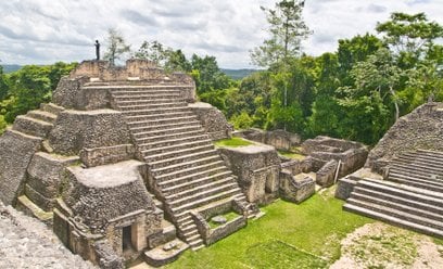 Ruiny majańskiego miasta Caracol w Belize