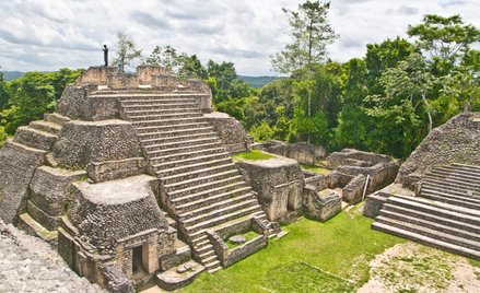 Ruiny majańskiego miasta Caracol w Belize