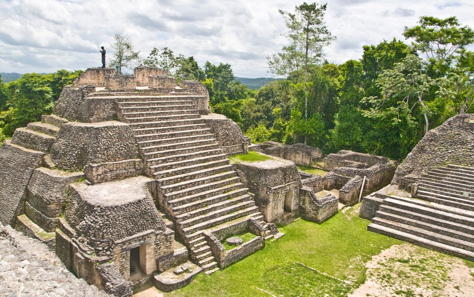 Ruiny majańskiego miasta Caracol w Belize