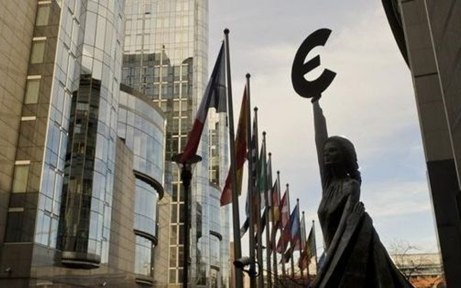 Strefa euro: Z nowym rokiem, dziarskim krokiem