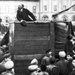 Biali odrzucili działania ustrojowe Lenina (na zdjęciu przemawia w Moskwie do żołnierzy idących na f