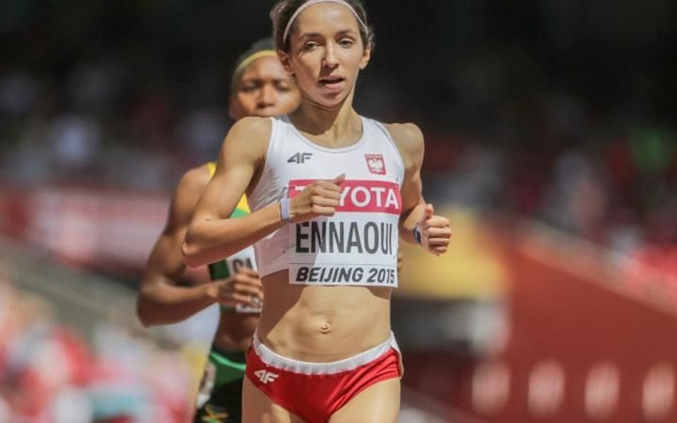 Sofia Ennaoui urodziła się 30 sierpnia 1995 roku w Ibn Dżarir. Córka Polki i Marokańczyka. Gdy miała
