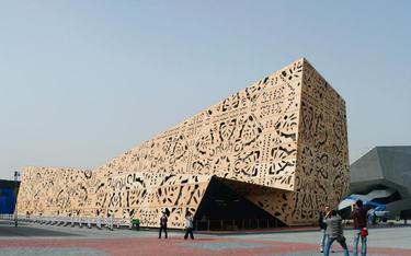 Ażurowy motyw wycinanki ścian polskiego pawilonu na Expo w Szanghaju w 2010 roku.