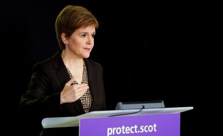 Rząd Szkocji zamknie kraj na dwa tygodnie? Sturgeon zaprzecza