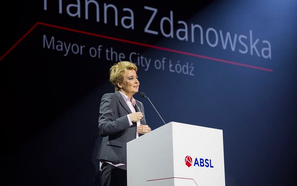 Hanna Zdanowska, Prezydent Łodzi podczas otwarcia konferencji w Hali Maszyn w EC1 Łódź (13.06)