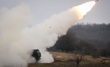 Pociski wystrzelone przez estońskie zestawy HIMARS mogą dosięgnąć Petersburga