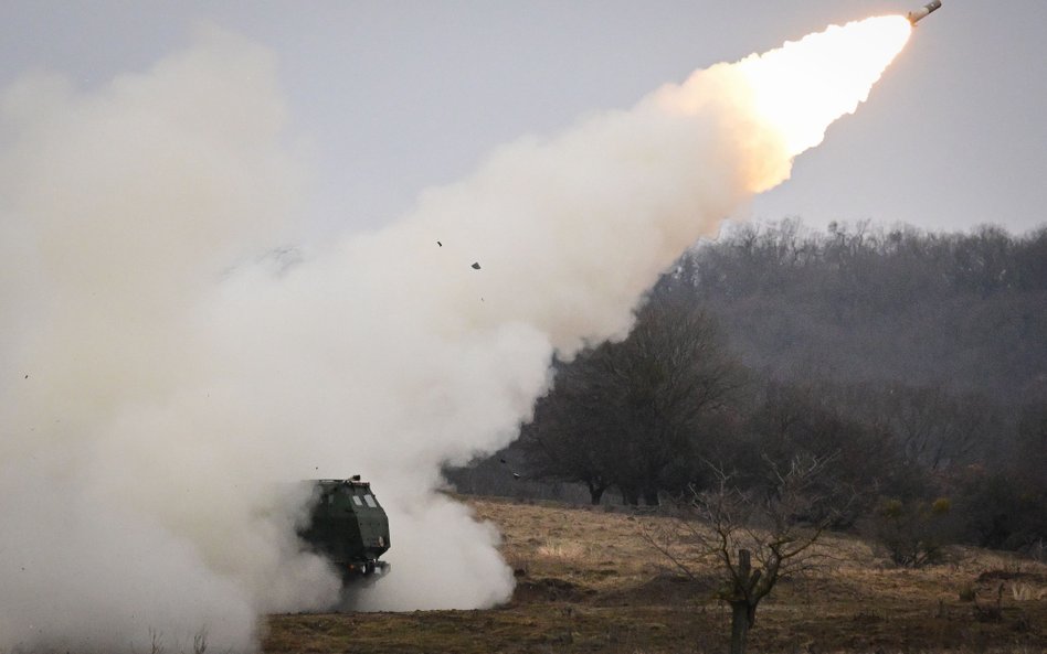 Pociski wystrzelone przez estońskie zestawy HIMARS mogą dosięgnąć Petersburga