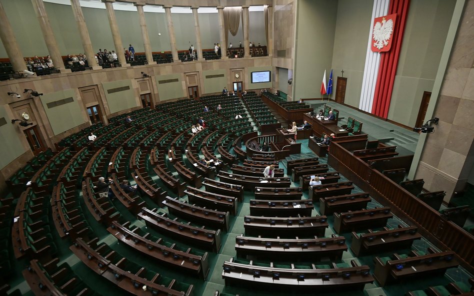 Posłowie zajęli się dziś złożonym przez PiS projektem ustawy o zmianie Konstytucji