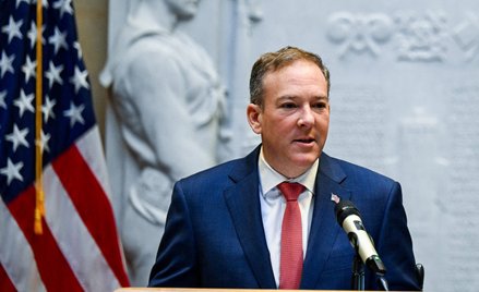 „Nie stresuj się: nie ma kryzysu klimatycznego”, „CO2 ratuje życie” – głosiły ulotki na konferencji 