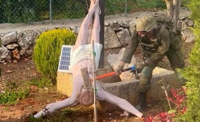 W niedzielę w mediach społecznościowych pojawiły się zdjęcia przedstawiające izraelskiego żołnierza 