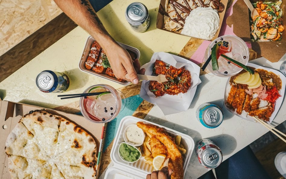Już nie tylko burgery czy pizza – Polacy coraz częściej zamawiają też potrawy kuchni Dalekiego i Bli