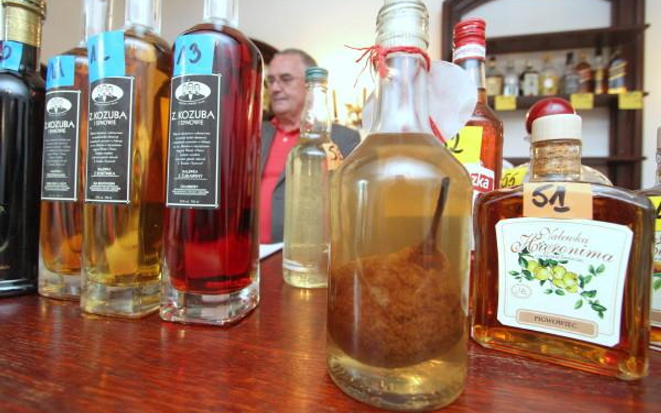 Kontrola celna: Mniej nielegalnego alkoholu i papierosów