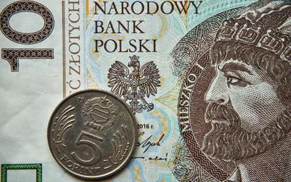 W Polsce i na Węgrzech najszybciej spadają oszczędności
