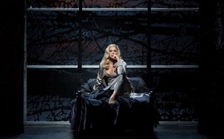 Anna Netrebko jako Lady Makbet