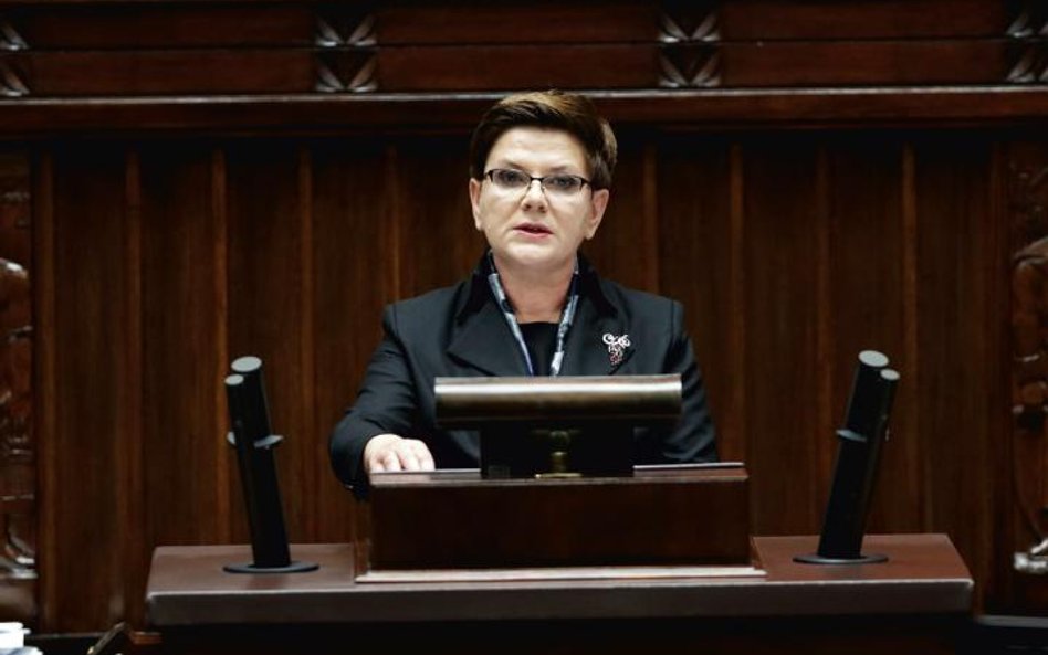 Beata Szydło, szefowa polskiego rządu, mówi w Sejmie o priorytetach.