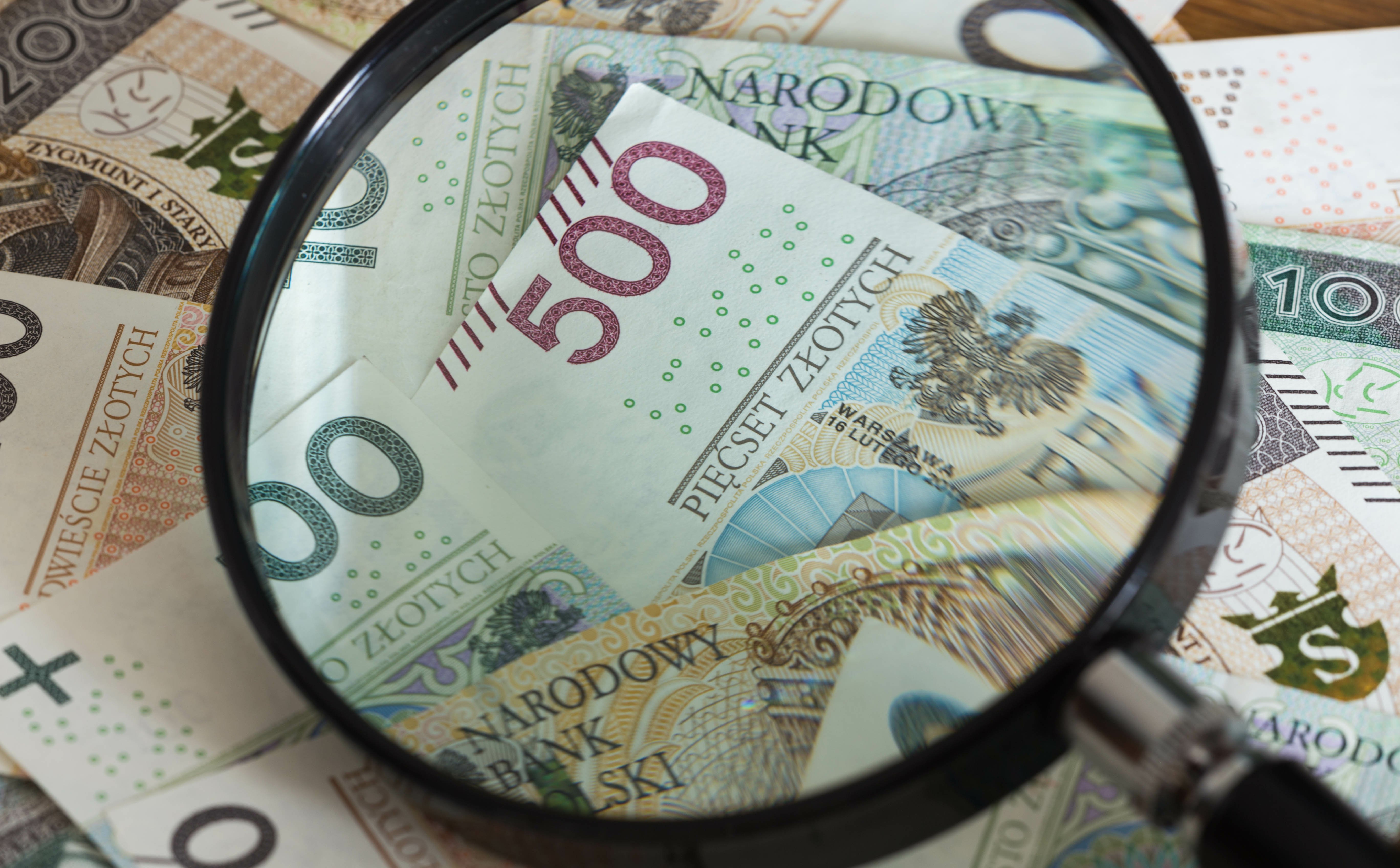 Złoty osłabł przed majówką