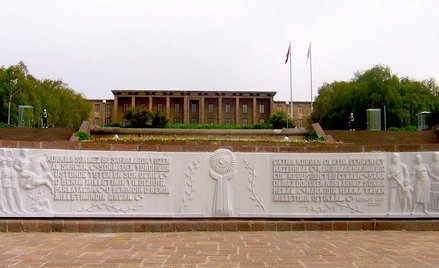 Turcja: Przed siedzibą parlamentu policja ostrzelała traktor