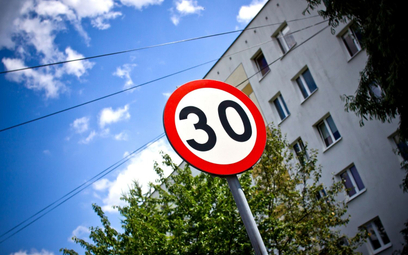Przy zderzeniu z pojazdem jadącym z prędkością 30 km/godz. pieszy ma 90 proc. szans na przeżycie.