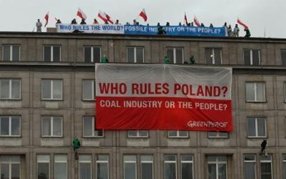 Greenpeace zajął budynek Ministerstwa Gospodarki. "To nie Polska jest największym trucicielem"