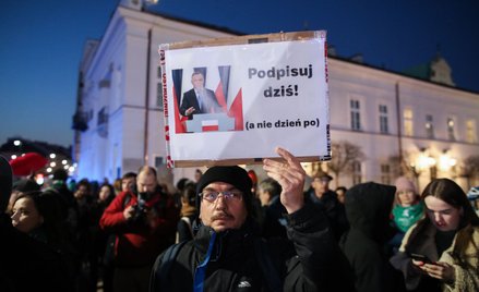 Protest zorganizowany przez Ogólnopolski Strajk Kobiet ws. prawa do aborcji, pod hasłem #DudaDzieńPo