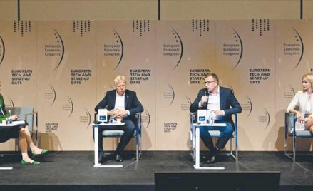 Jacek Kujawa, wiceprezes LPP (na zdjęciu z mikrofonem), wskazał podczas debaty, że jego firma określ