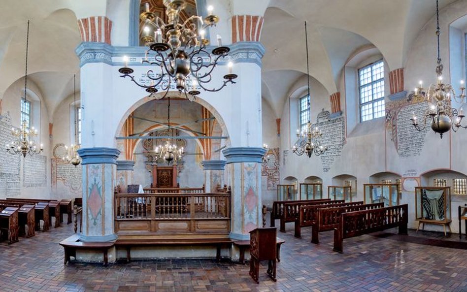 Sala Wielka tykocińskiej synagogi, która jest perłą kultury żydowskiej.