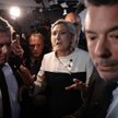 Marine Le Pen przemawia do dziennikarzy w siedzibie partii po wstępnych wynikach drugiej tury wyboró