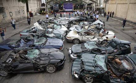 Rodrigo Duterte zniszczył buldożerami 20 luksusowych aut