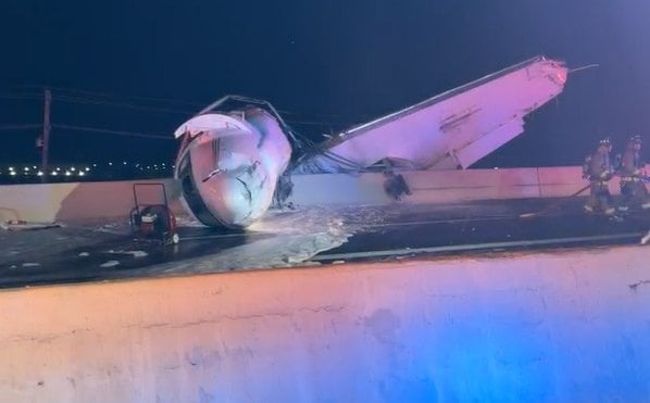 Samolot rozbił się na autostradzie w Teksasie. Zginęła jedna osoba