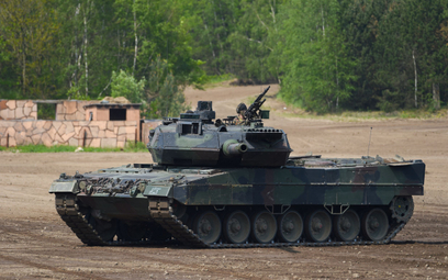Czołg Leopard 2 A7 niemieckiej Bundeswehry podczas ćwiczeń sił szybkiego reagowania NATO w 2019 r. (