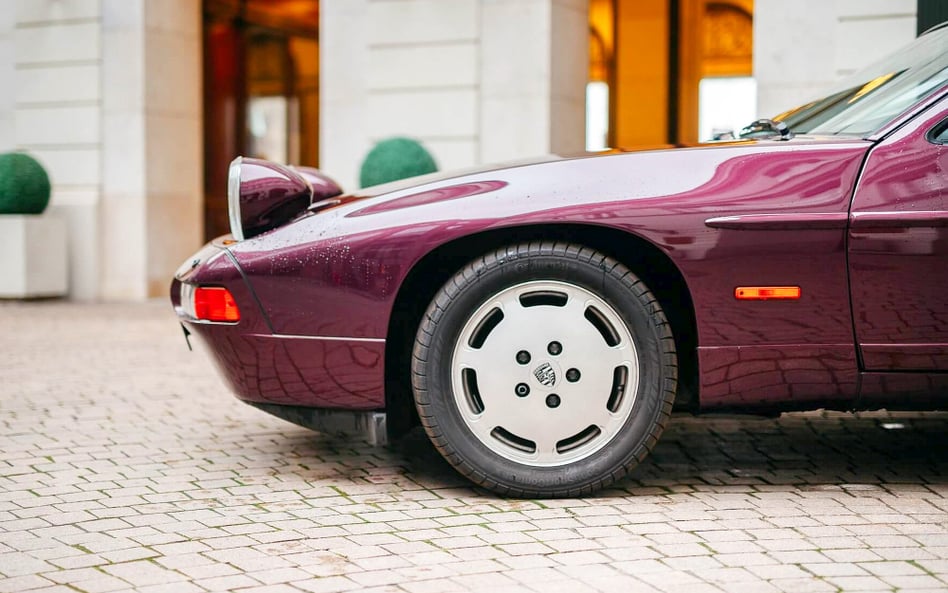 Klasyki na Placu Bankowym: Porsche 928 S4