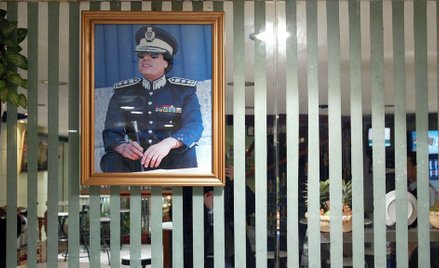 Portret Muammar Kaddafiego w kafejce w Trypolisie