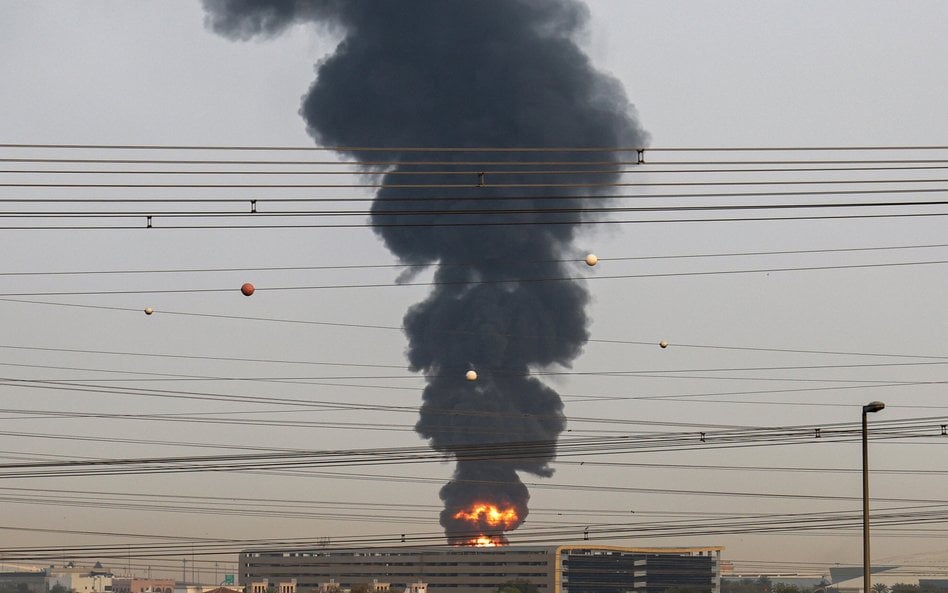 Pożar w pobliżu lotniska w Dubaju