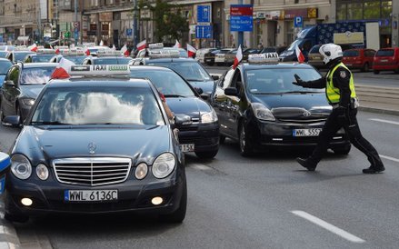 Protest taksówkarzy w Alejach Jerozolimskich w Warszawie