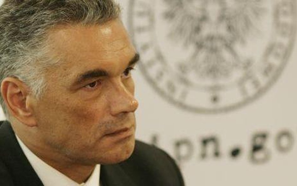 Prawo nakłada na nas obowiązek przygotowania takich pomocy naukowych - Janusz Kurtyka, prezes IPN