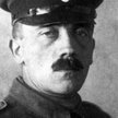 Adolf Hitler, za zgodą Mayra, już po miesiącu dostał legitymację członkowską z numerem 555