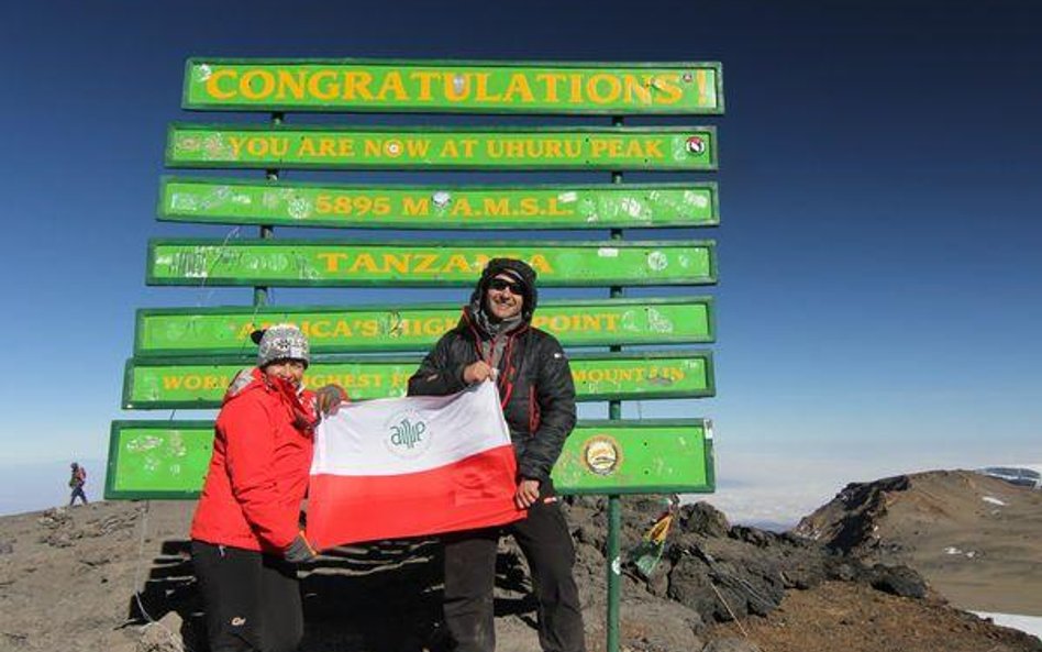 9 października 2012 r. siedmiu adwokatów zdobyło szczyt Kilimanjaro (Uhuru Peak)