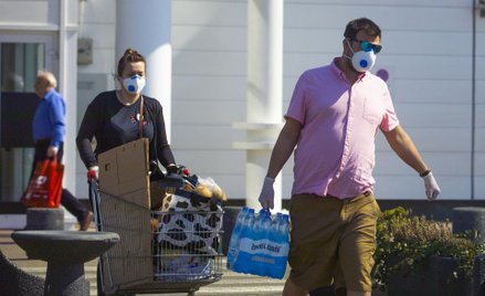 Koronawirus pomaga sklepom spożywczym. Polacy kupują na zapas