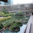 Barbican to budynki mieszkalne, ale mieszczą się tu też instytucje kultury.
