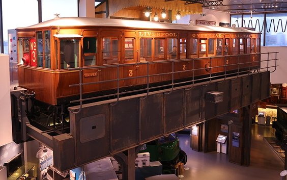 Zabytkowy wagon silnikowy nr 3 z Liverpool Overhead Railway. Fot. geni / Wikimedia