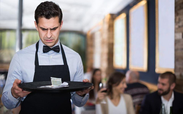 Kelner zawsze płaci PIT od napiwku - interpretacja podatkowa