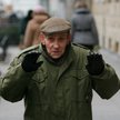 Tadeusz Konwicki (1926–2015) na ulicy Wiejskiej w Warszawie, przy kawiarni Czytelnika w 2009 r.