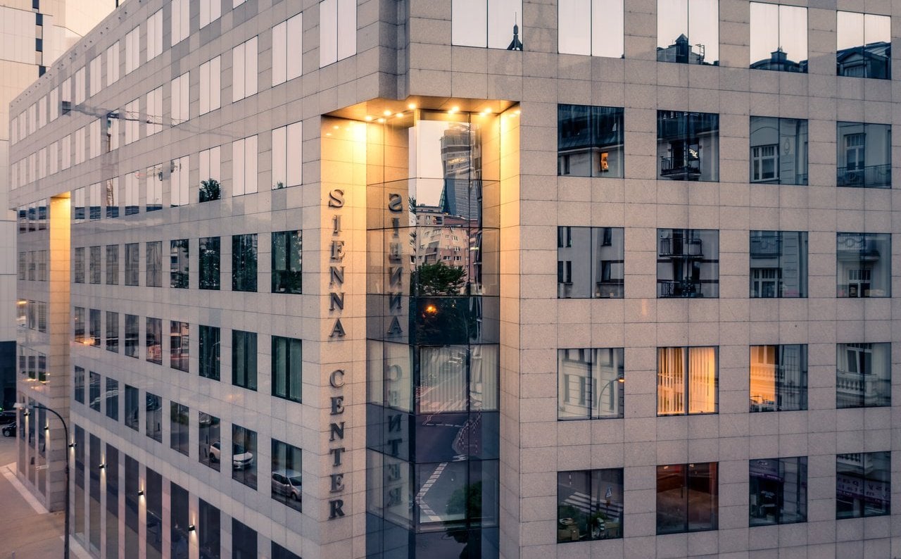 Офисное здание Sienna Center в Варшаве в новых руках