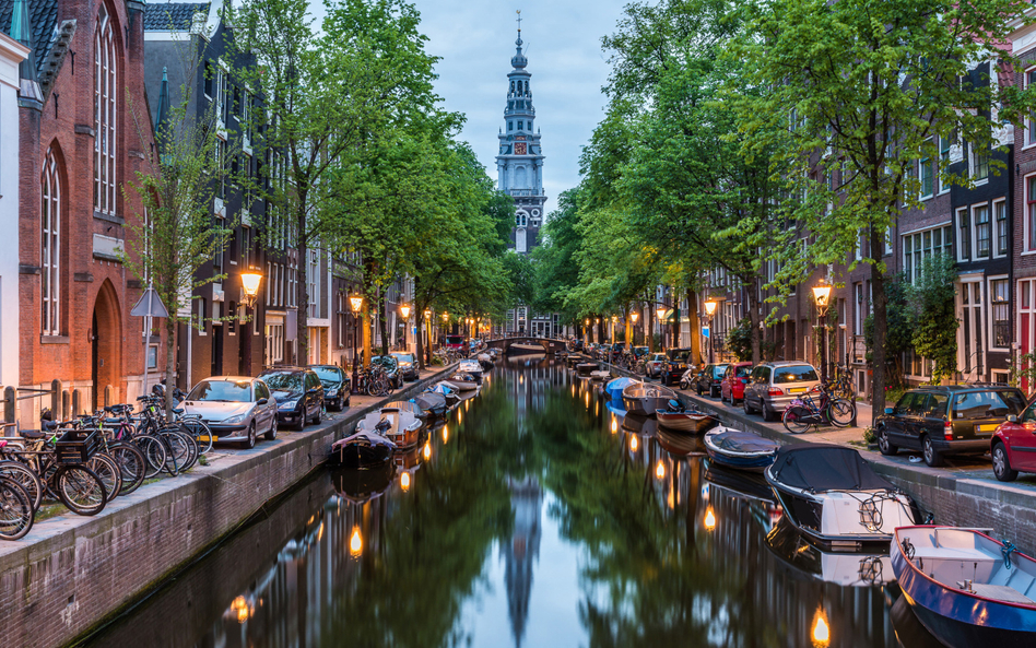 Amsterdam wygania samochody. Likwiduje parkingi, zamyka ulice