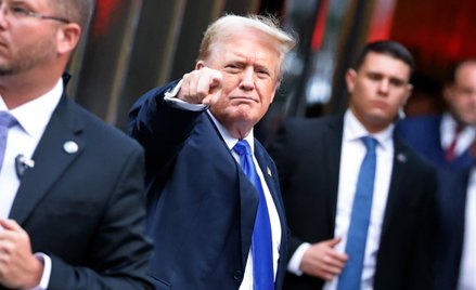Paradoksalnie proces Donalda Trumpa przybliżył go do ludzi.
