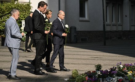 Kanclerz Olaf Scholz złożył kwiaty w miejscu ataku nożownika