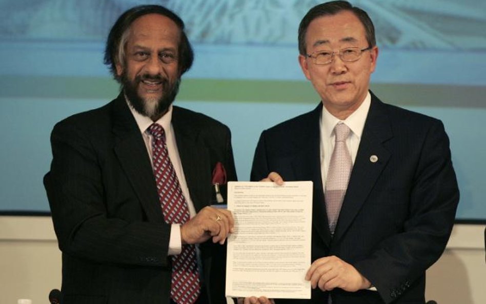 Sekretarz generalny ONZ Ban Ki-Moon i Iprzewodniczący komisji Rajendra Pachauri