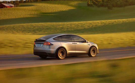 Zmodernizowana Tesla Model X