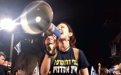 16-letnia Rotem (na zdjęciu) przyszła z megafonem i dwoma hasłami na tekturze: „Czy wciąż będą wybor